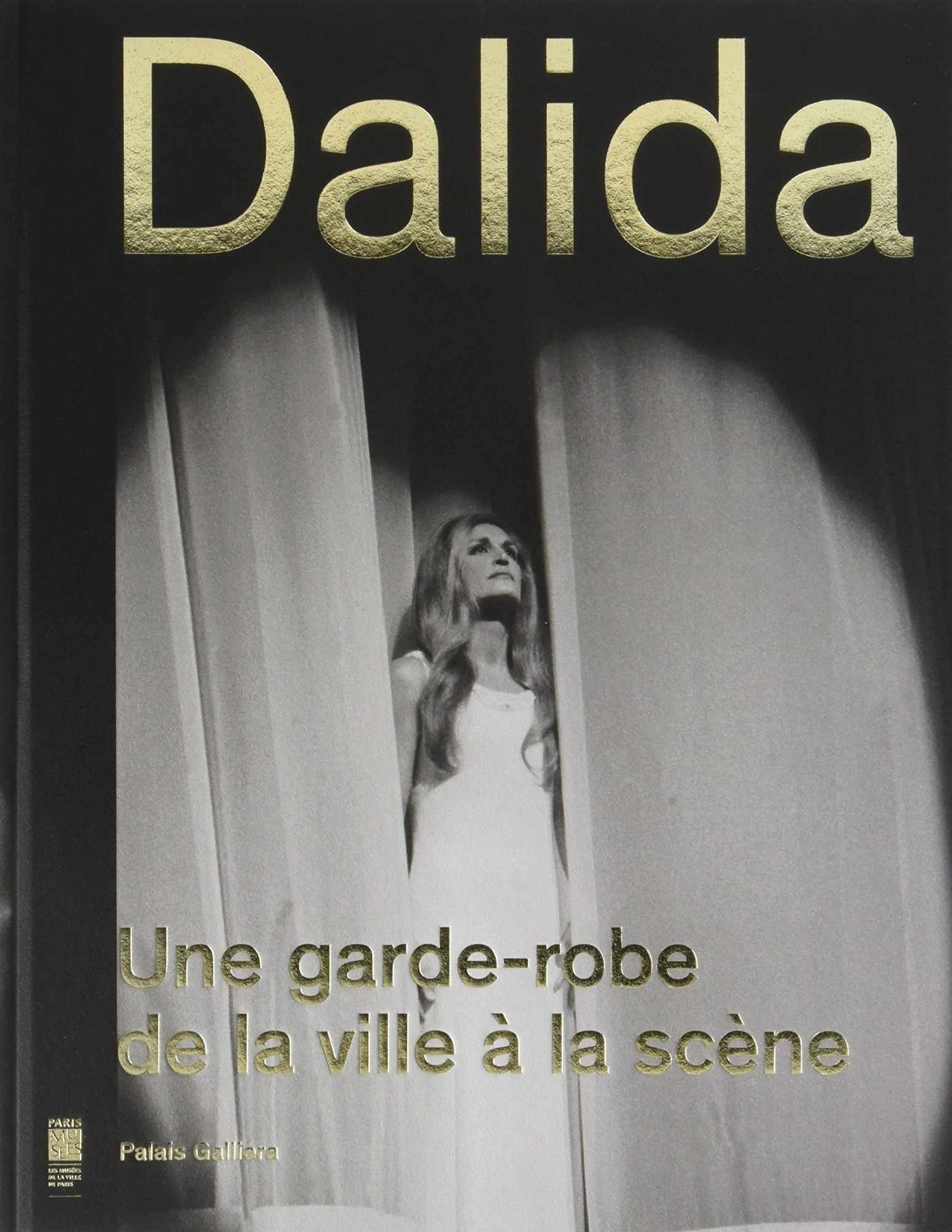 Dalida : une garde-robe de la ville à l'scène